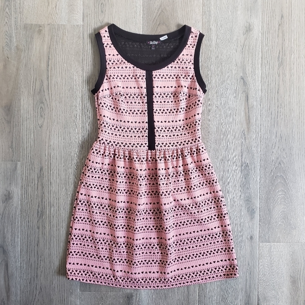 BeBop Women's Sleeveless Fit & Flare Dress Size M Pink Black Skater Dress Geo